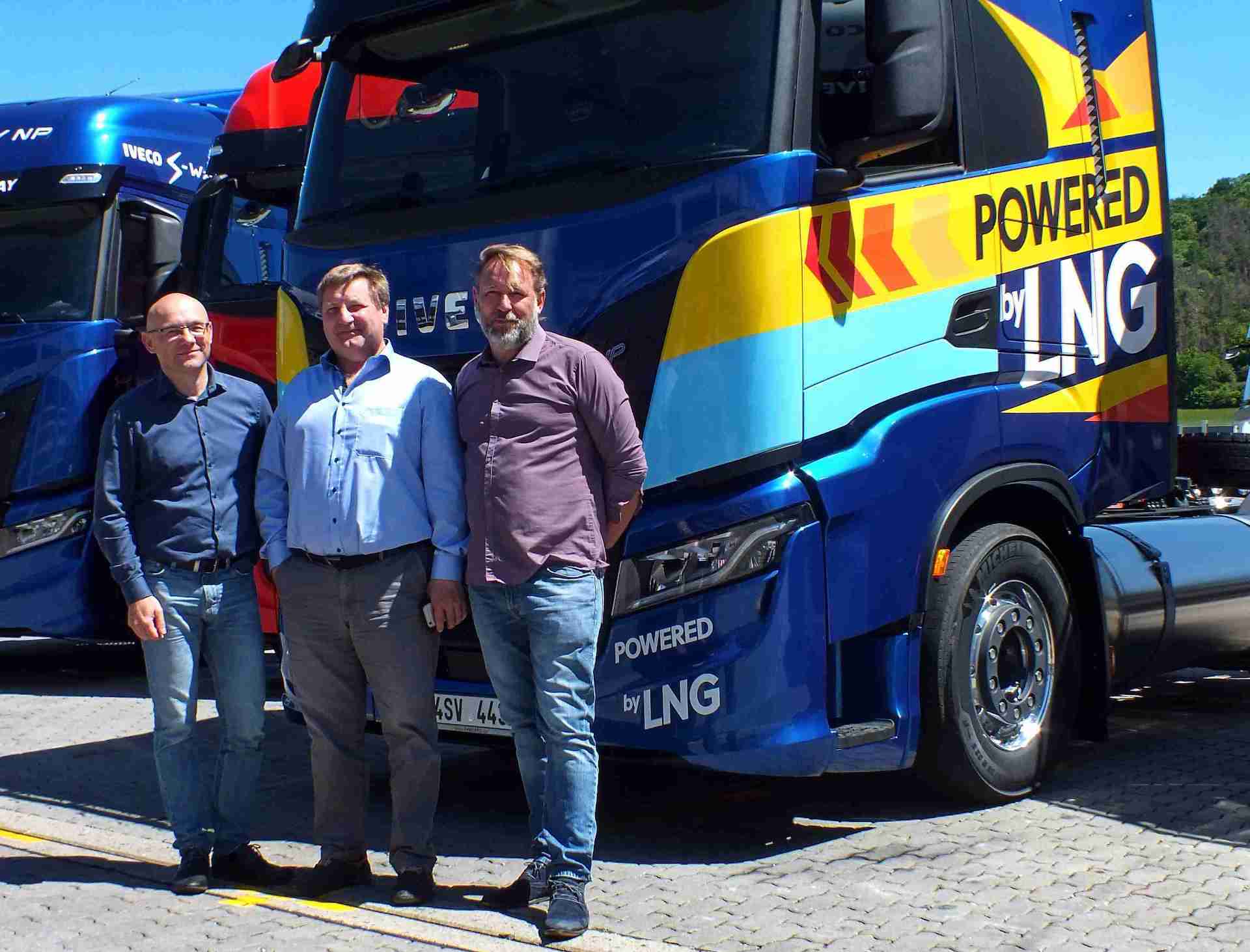Zleva: Petr Cieslar - generální ředitel Iveco Truck Centra, Igor Brik - jednatel společnosti Spolgas, Miloš Vrbka - Key Account Manager ITC Zleva: Petr Cieslar - generální ředitel Iveco Truck Centra, Igor Brik - jednatel společnosti Spolgas, Miloš Vrbka - Key Account Manager ITC