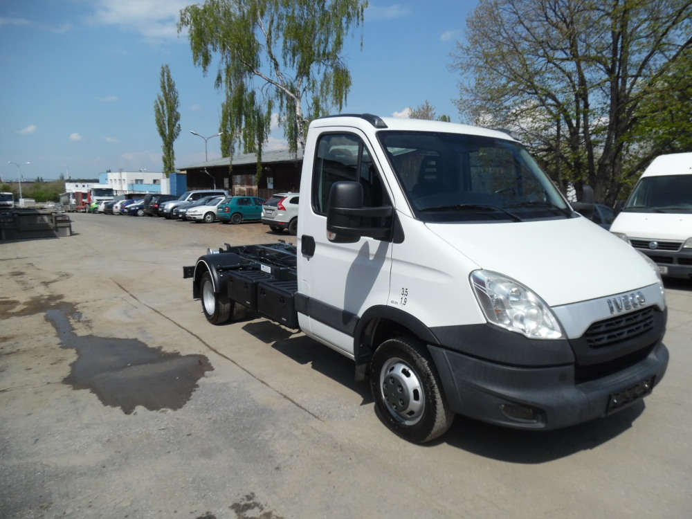 IVECO Daily 35C15 s nosiem kontejner