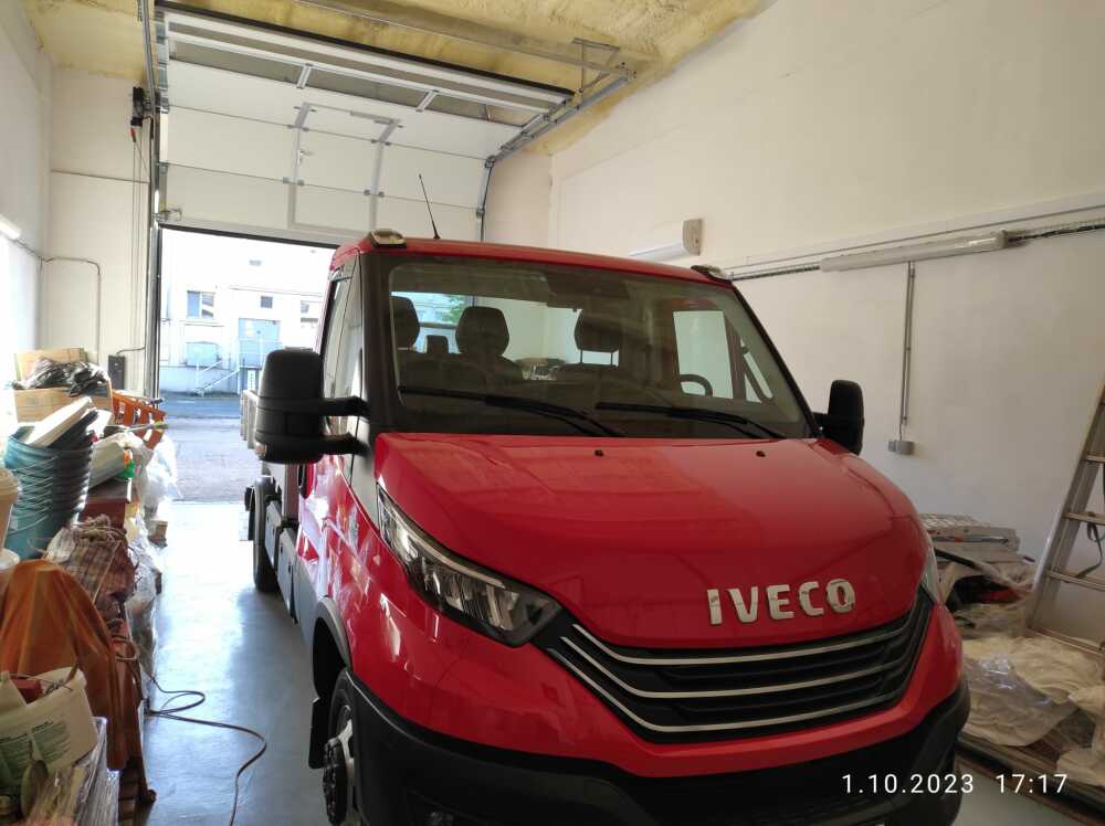 IVECO Daily 50C18HZ s nosiem kontejner